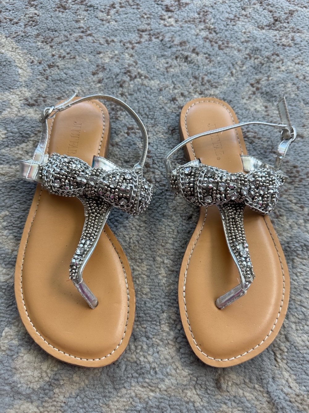 JustFab Terena Rhinestone Bow Flat Thong Sandals Silver 8